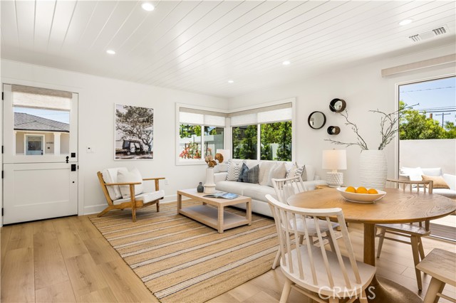 2134 Orange Avenue, Costa Mesa CA: https://media.crmls.org/medias/ff7a4022-a533-4a08-921c-d22d5a41946c.jpg