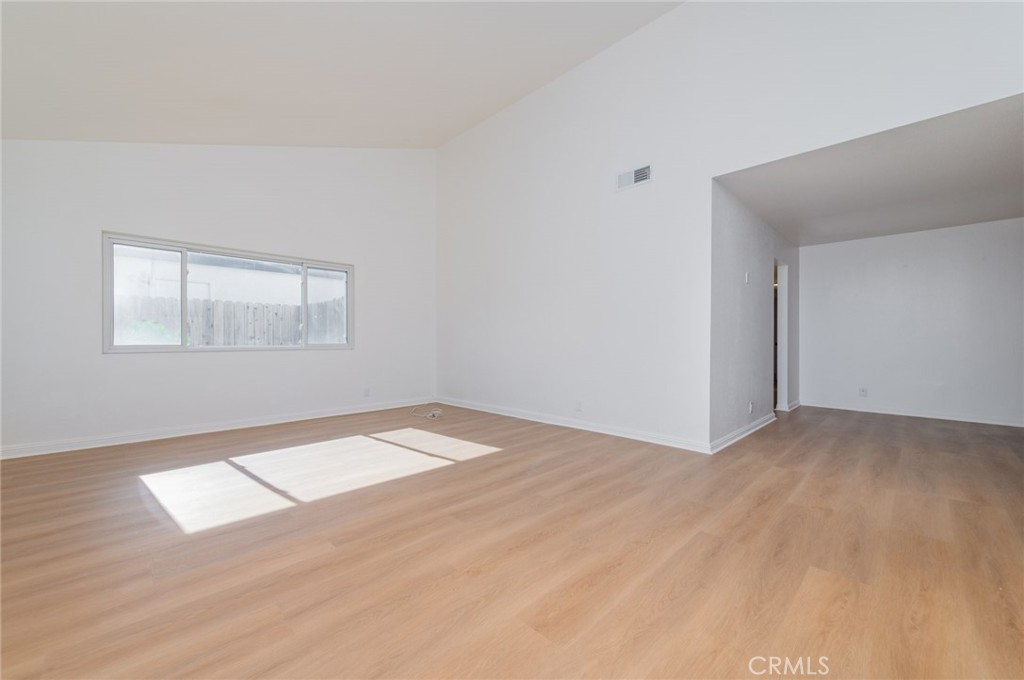 MLS #OC25272426 image #6