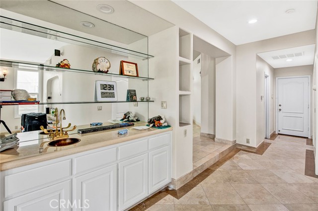 Detail Gallery Image 9 of 40 For 9321 Shadwell St, Huntington Beach,  CA 92708 - 4 Beds | 3 Baths