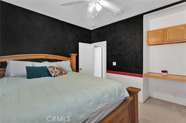 21350 Ramona Avenue, Apple Valley CA: https://media.crmls.org/medias/ff7b694c-b1fc-4112-8f16-099bb30dd178.jpg