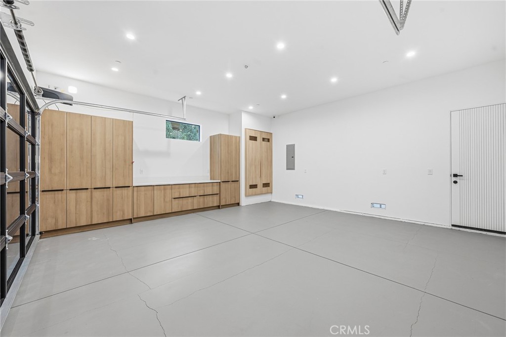 https://media.crmls.org/medias/ff7b7075-f30a-4d24-8257-688f87d8032f.jpg?preset=X-Large