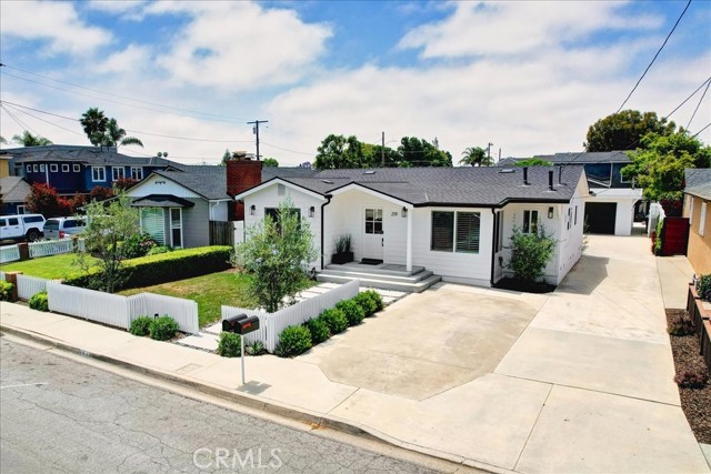 219 Santa Isabel Ave, Costa Mesa, CA 92627