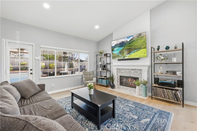 Detail Gallery Image 16 of 41 For 27209 Bidwell Lane, Valencia,  CA 91354 - 3 Beds | 2 Baths