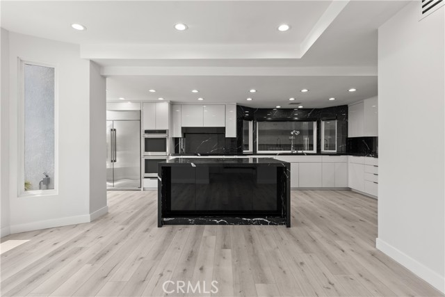 5965 Nora Lynn Drive, Woodland Hills CA: https://media.crmls.org/medias/ff7dc1c4-ae80-4799-8e19-5037538626bc.jpg