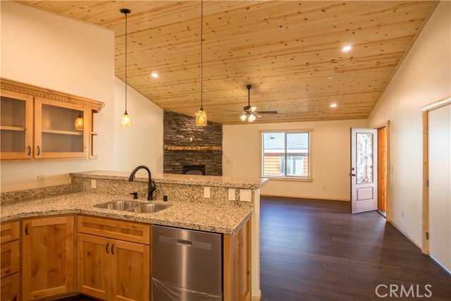 418 Los Angeles Avenue, Sugarloaf CA: https://media.crmls.org/medias/ff7ea346-dd8f-406e-833c-fa5c5a628c32.jpg