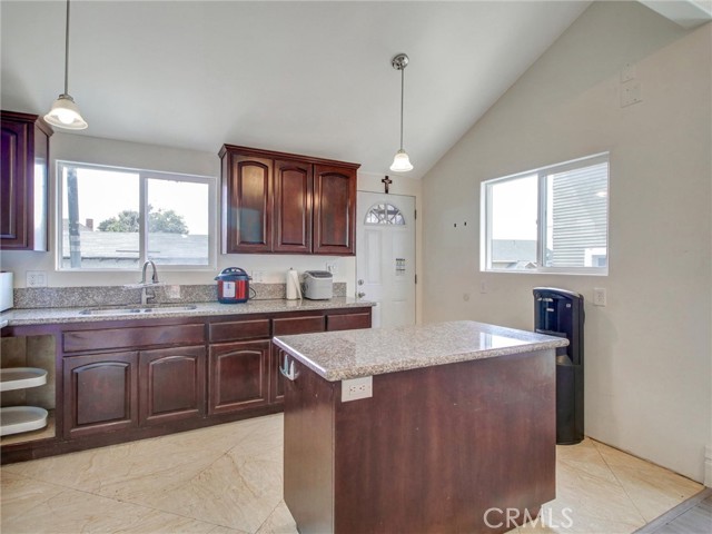 Detail Gallery Image 4 of 36 For 614 E 23rd, Los Angeles,  CA 90011 - 4 Beds | 2/1 Baths