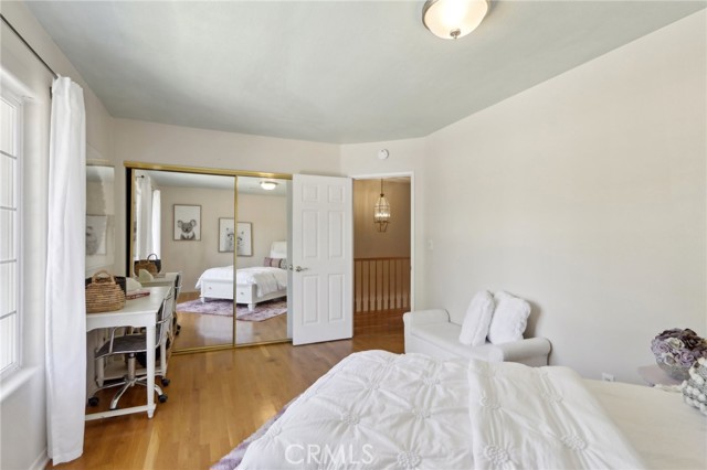 5347 Hinton Avenue, Woodland Hills CA: https://media.crmls.org/medias/ff7fb206-1829-49c4-995f-71cced1d7e16.jpg
