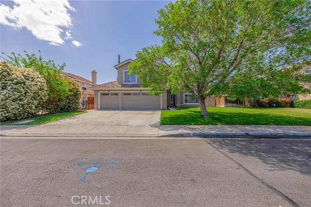 Detail Gallery Image 3 of 39 For 3336 E Avenue Q10, Palmdale,  CA 93550 - 4 Beds | 3 Baths
