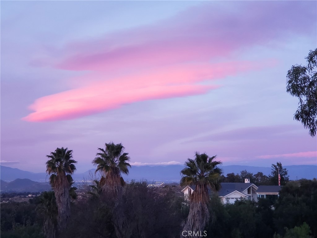 https://media.crmls.org/medias/ff803adb-2e84-46fd-b037-ea1db6dbf91f.jpg?preset=X-Large