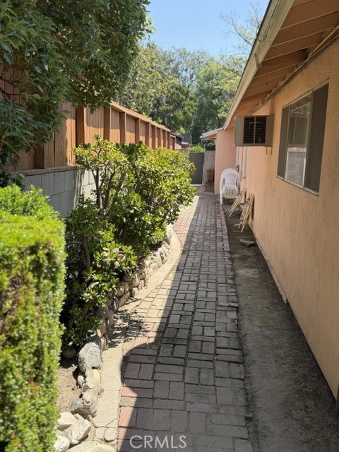 https://media.crmls.org/medias/ff8050a6-690e-497e-9e8e-b1c03c17d76c.jpg?preset=X-Large