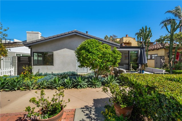 203 Via Ravenna, Newport Beach CA: https://media.crmls.org/medias/ff8054d5-46b1-4522-bf1a-2ea4840b143d.jpg