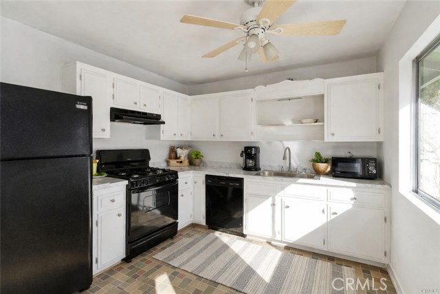 Detail Gallery Image 35 of 52 For 32142 Hunsaker Way, Running Springs,  CA 92382 - 4 Beds | 2/2 Baths