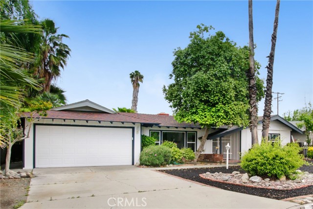 Detail Gallery Image 3 of 27 For 26110 Hemet St, Hemet,  CA 92544 - 3 Beds | 2 Baths