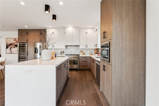 Detail Gallery Image 10 of 34 For 542 N Commonwealth Ave, Silver Lake Los Angeles,  CA 90004 - 3 Beds | 2/1 Baths