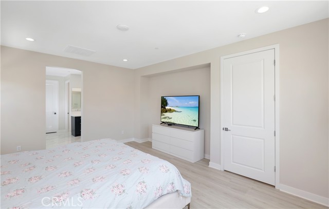 230 Holliston, Lake Forest CA: https://media.crmls.org/medias/ff819615-6bc4-4732-ba80-fb4c60740638.jpg