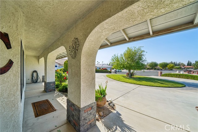 13319 Waco Ln, Apple Valley CA: https://media.crmls.org/medias/ff821e21-b2e5-4800-8637-afcfe9b601c8.jpg