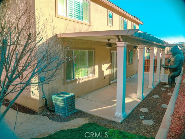 Detail Gallery Image 9 of 12 For 18052 Passionflower, San Bernardino,  CA 92407 - 4 Beds | 3 Baths