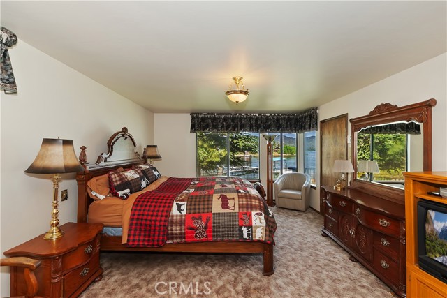 488 Lakeview Court, Big Bear Lake CA: https://media.crmls.org/medias/ff829a1a-e862-4c57-ae9d-51acda96b835.jpg