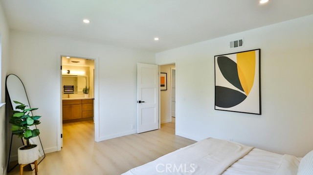 2737 Lorenzo Avenue, Costa Mesa CA: https://media.crmls.org/medias/ff82d0c6-14ca-4888-b67d-6a9456c65ca2.jpg
