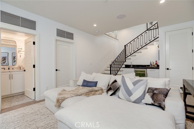 665 19th Street, Manhattan Beach, California 90266, 5 Bedrooms Bedrooms, ,7 BathroomsBathrooms,Residential,Sold,19th,SB22011803