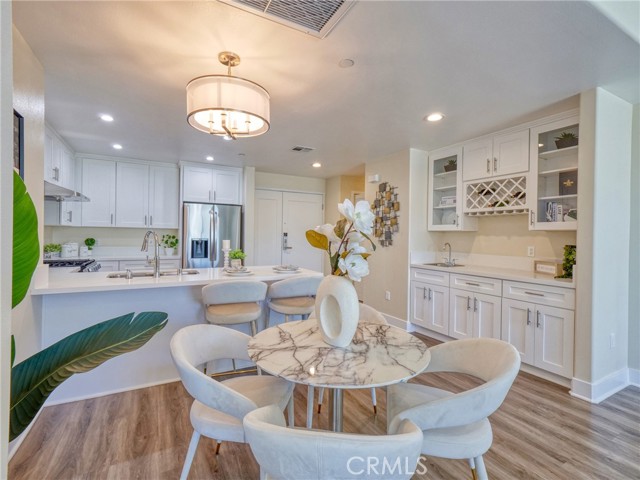 56 E Duarte Road, Arcadia CA: https://media.crmls.org/medias/ff83fbe6-4b00-4298-862e-60b6e989b9ad.jpg