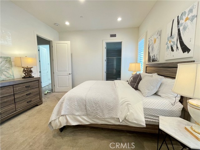 Detail Gallery Image 12 of 24 For 52 Kite, Irvine,  CA 92618 - 6 Beds | 6/1 Baths