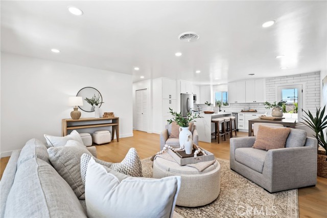 Detail Gallery Image 8 of 33 For 15801 Carrie Ln, Huntington Beach,  CA 92647 - 3 Beds | 2 Baths