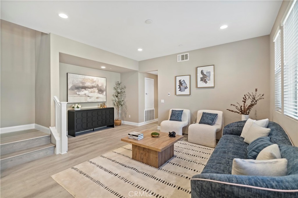 MLS #WS25270586 image #17