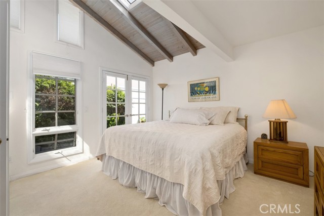 9 N Encino, Laguna Beach CA: https://media.crmls.org/medias/ff862709-febb-4fcb-83c3-03029277b55c.jpg