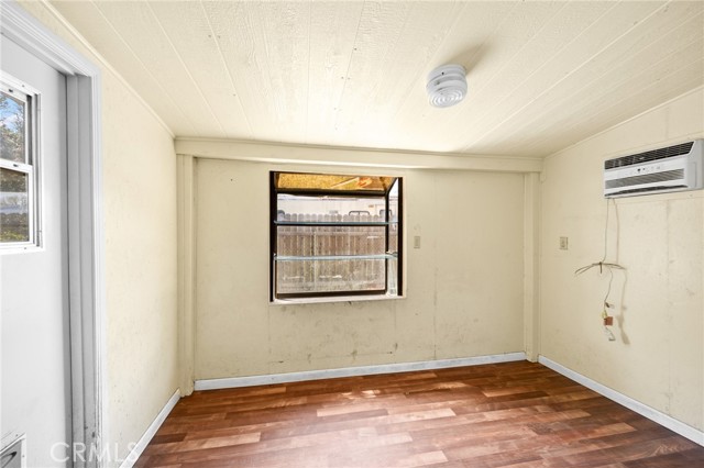 4060 Olive Street, Chino CA: https://media.crmls.org/medias/ff86344a-42ea-47c0-8094-9121689ba781.jpg