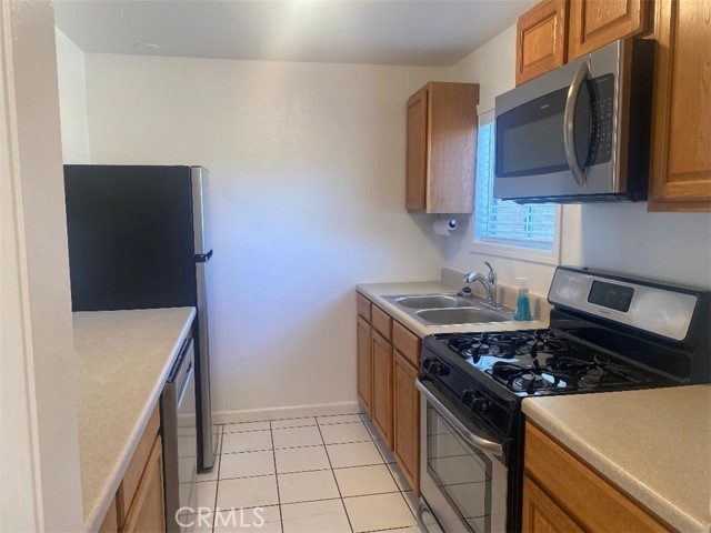 Detail Gallery Image 3 of 8 For 661 Chestnut Ave, Beaumont,  CA 92223 - 3 Beds | 1/1 Baths