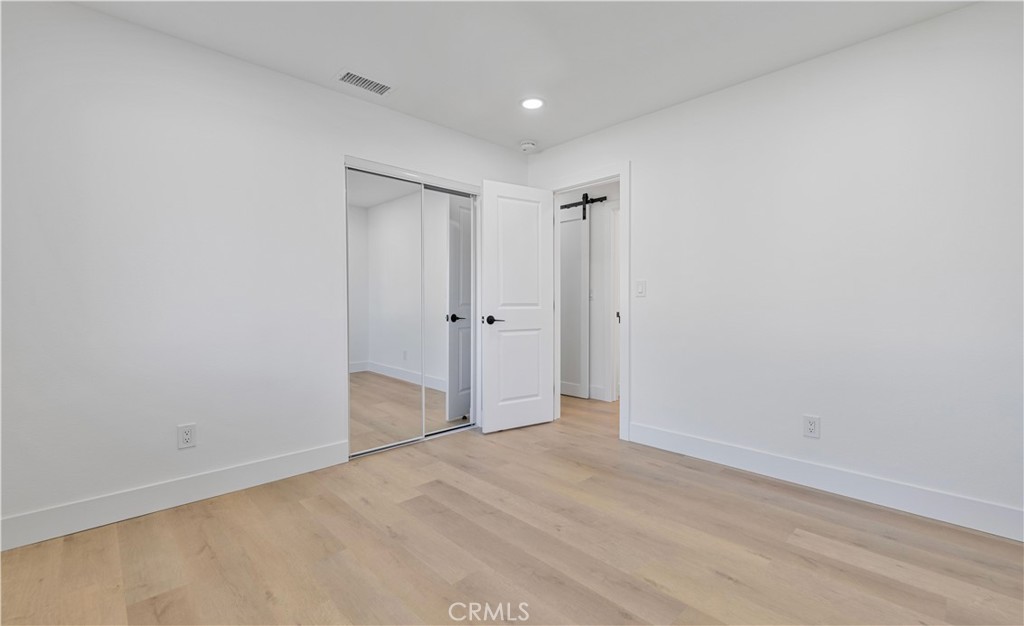 https://media.crmls.org/medias/ff86d6c0-3ce8-4108-8c6d-4effa4ba1b75.jpg?preset=X-Large