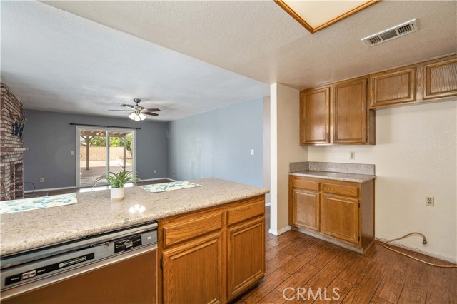 Detail Gallery Image 14 of 26 For 1819 Acosta Ave, Lancaster,  CA 93535 - 3 Beds | 2 Baths
