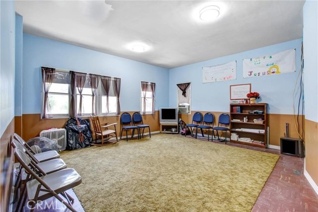 Image 19 of 46 For 724 Glenoaks Boulevard