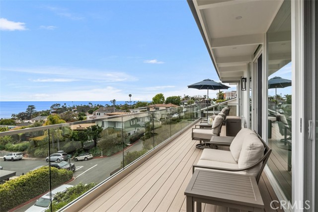 Detail Gallery Image 7 of 48 For 365 Heather Pl, Laguna Beach,  CA 92651 - 5 Beds | 4 Baths