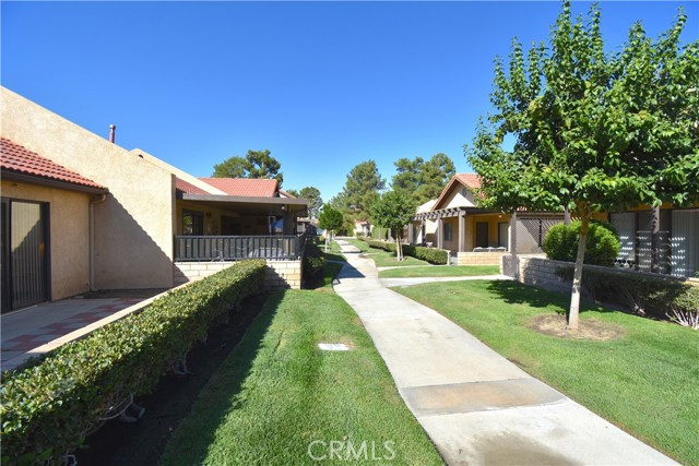 Detail Gallery Image 19 of 22 For 19042 Cedar Dr, Apple Valley,  CA 92308 - 2 Beds | 2 Baths