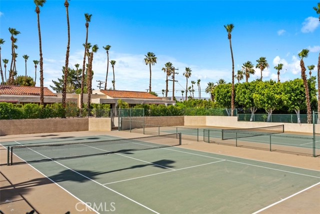 200 E Racquet Club Rd, Palm Springs CA: https://media.crmls.org/medias/ff879a4d-4683-4efb-b110-a866a5f3996b.jpg
