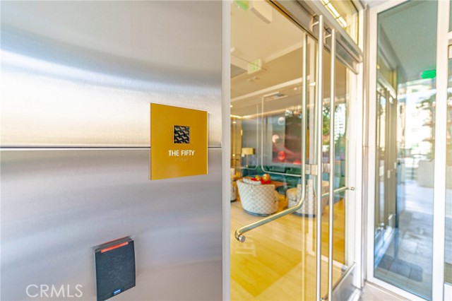1050 S Grand Avenue, Los Angeles CA: https://media.crmls.org/medias/ff87d363-5555-4722-b6c4-6a2f3649b5a7.jpg