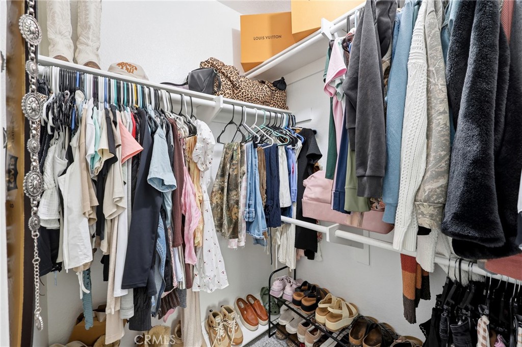 https://media.crmls.org/medias/ff88385f-53c1-4f38-b146-89a64005654c.jpg?preset=X-Large