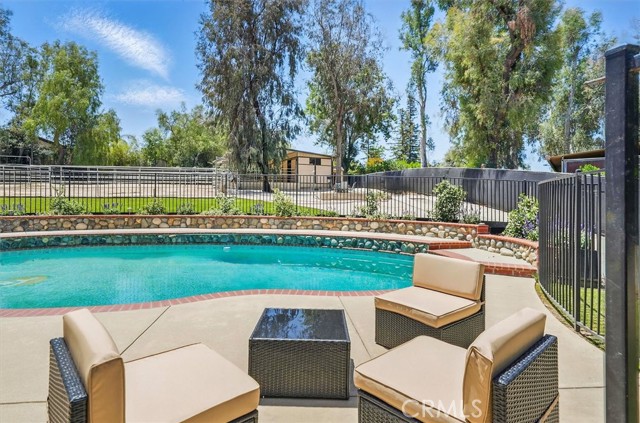 922 Carefree Drive, Simi Valley CA: https://media.crmls.org/medias/ff886004-d060-4932-8d32-5ebe0c106121.jpg