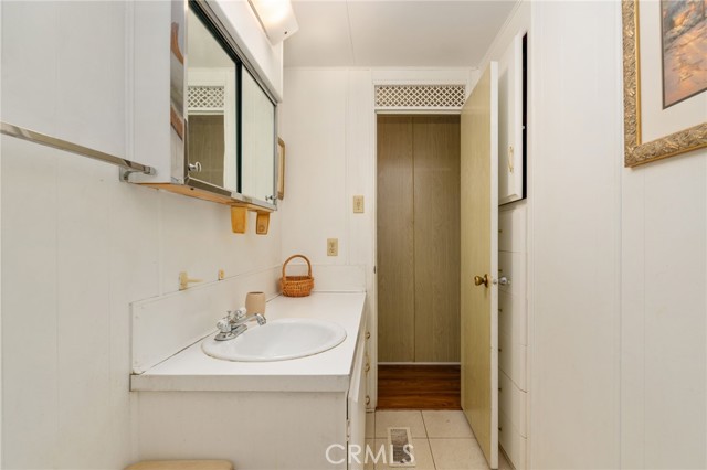 2692 Highland Avenue, Highland CA: https://media.crmls.org/medias/ff88d2f1-f310-4c10-a5e3-996ee8cc6240.jpg