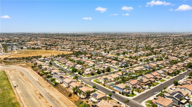 12337 Columbia Lane, Eastvale CA: https://media.crmls.org/medias/ff89b54d-998b-41d1-a128-6e4c5ba6b65d.jpg