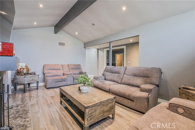 Detail Gallery Image 10 of 36 For 5018 Elderhall Ave, Lakewood,  CA 90712 - 4 Beds | 2 Baths