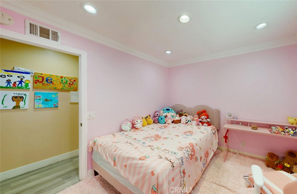 https://media.crmls.org/medias/ff8a0e04-2870-4da7-8f7d-1d638b427f41.jpg?preset=X-Large