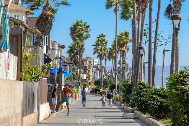 Strand Life | Walking and Biking