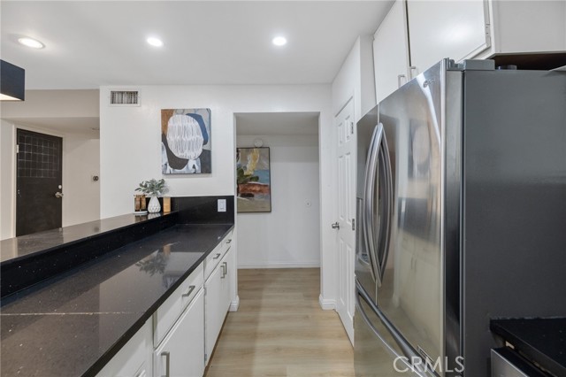 1940 N Highland Avenue, Los Angeles CA: https://media.crmls.org/medias/ff8b2f1a-ba38-42e5-9542-202c27ec3b9c.jpg