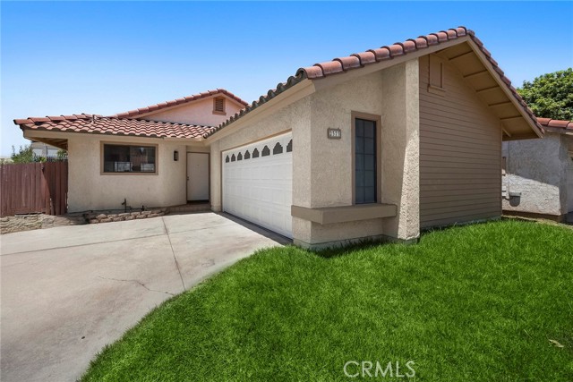 2373 Weatherwood Rd., Corona CA: https://media.crmls.org/medias/ff8c17b4-f93c-4980-b3c5-0858b4695112.jpg