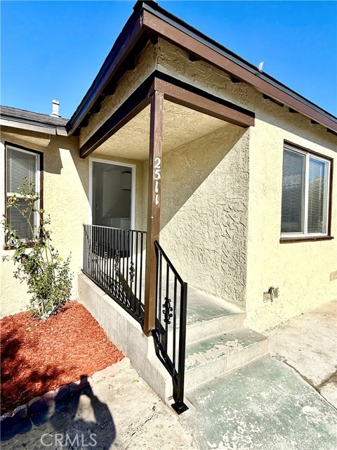 Detail Gallery Image 2 of 14 For 2511 E 131st, Compton,  CA 90222 - 3 Beds | 2 Baths