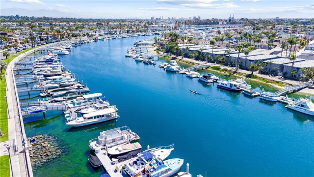 201 Bay Shore Avenue, Long Beach CA: https://media.crmls.org/medias/ff8cde24-abc4-48b2-9316-9595d5da6ce5.jpg