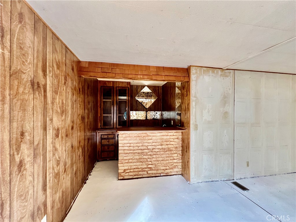 https://media.crmls.org/medias/ff8d3f21-2886-4ffd-b5ce-1fac0bdd83b6.jpg?preset=X-Large